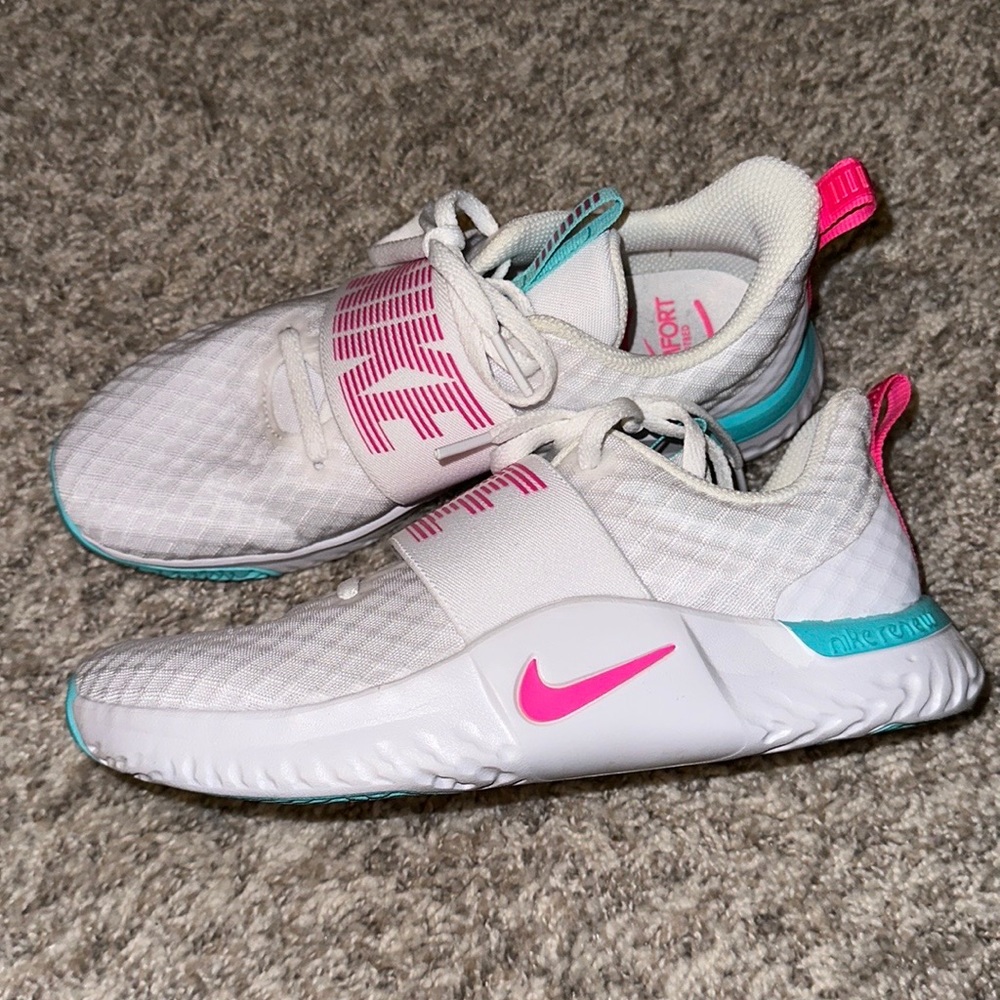 Nike Women’s Renew TR9 CW7022-100